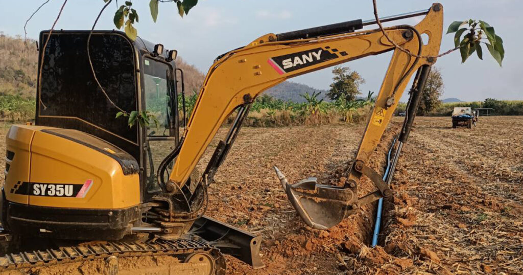 รถขุดเล็กกาญจนบุรี Excavators for rent Kanchanaburi.