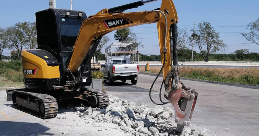  มีรถแบคโฮ PC30,PC50,PC120,PC200 ให้เช่า รับเหมาถมที่ ตีป่า งานขุดฟุตติ้ง