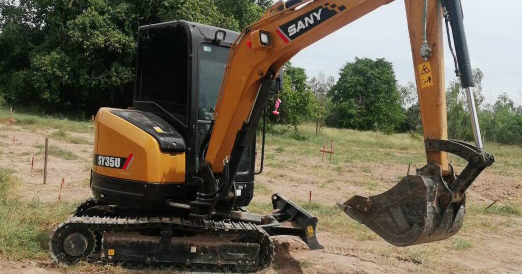 มีรถแบคโฮ PC30,PC50,PC120,PC200 ให้เช่า รับเหมาถมที่ ตีป่า งานขุดฟุตติ้งพระนครศรีอยุธยา