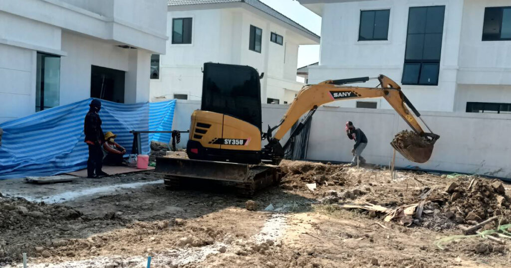 รถแม็คโครให้เช่าพระนครศรีอยุธยา แบคโฮรับจ้างพระนครศรีอยุธยา รถขุดเล็กพระนครศรีอยุธยา Excavators for rent Phra Nakhon Si Ayutthaya. มีรถแบคโฮ PC30,PC50,PC120,PC200 ให้เช่า รับเหมาถมที่ ตีป่า งานขุดฟุตติ้ง